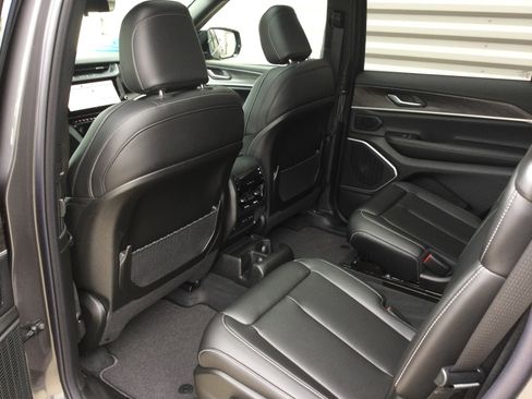 New 2026 Jeep Grand Cherokee L Limited AWD/4WD image 6