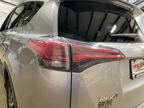 Used 2018 Toyota RAV4 LE FWD image 23