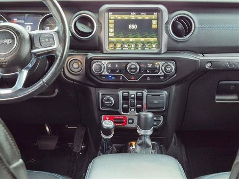 Used 2023 Jeep Wrangler Unlimited Rubicon 4xe w/ Cold Weather Group AWD/4WD image 15