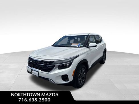 Used 2024 Kia Seltos LX AWD/4WD image 1