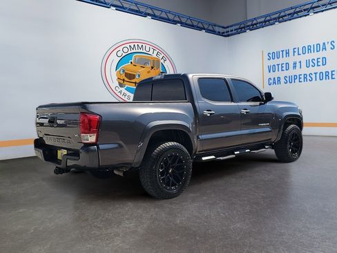 Used 2017 Toyota Tacoma Limited image 6