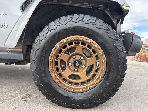 Used 2019 Jeep Wrangler Unlimited Sahara w/ Uconnect 4C Nav & Sound Group image 28