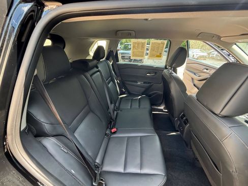 Used 2026 Nissan Rogue SL FWD image 23