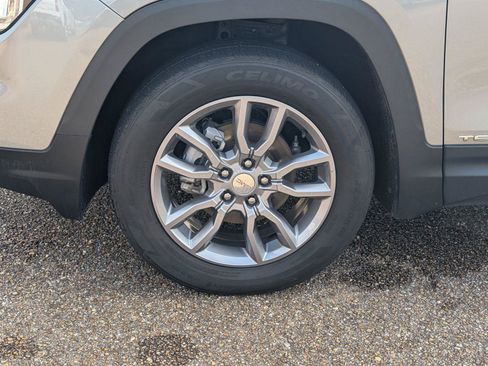 Used 2024 GMC Terrain SLT AWD/4WD image 9