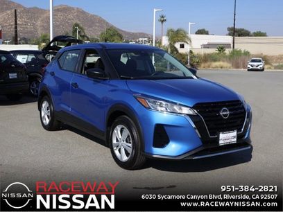 New 2025 Nissan Kicks Play S