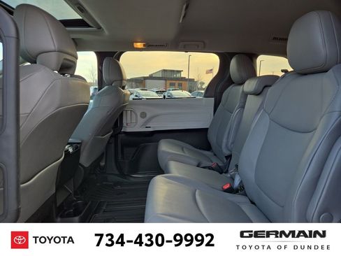 Used 2025 Toyota Sienna XLE image 22