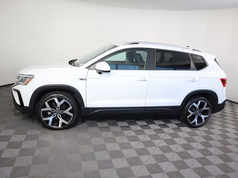 Used 2022 Volkswagen Taos SEL w/ Panoramic Sunroof Package image 8