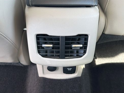 Used 2017 Ford Fusion Energi SE image 19