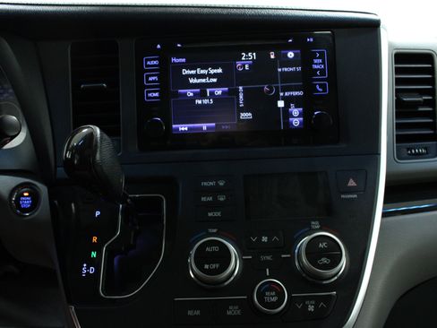 Used 2017 Toyota Sienna XLE image 24