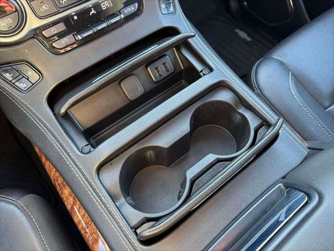 Used 2020 Chevrolet Suburban Premier image 30