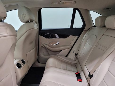 Used 2018 Mercedes-Benz GLC 300 4MATIC w/ Premium Package image 18