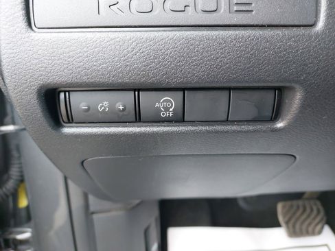 Used 2023 Nissan Rogue S image 25