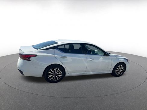 Used 2025 Nissan Altima 2.5 SV image 15