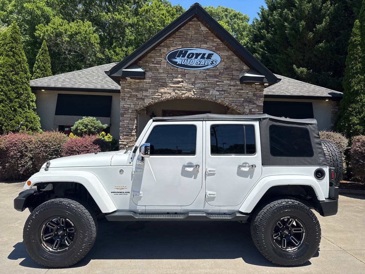 Used 2015 Jeep Wrangler Unlimited Sahara AWD/4WD image 1