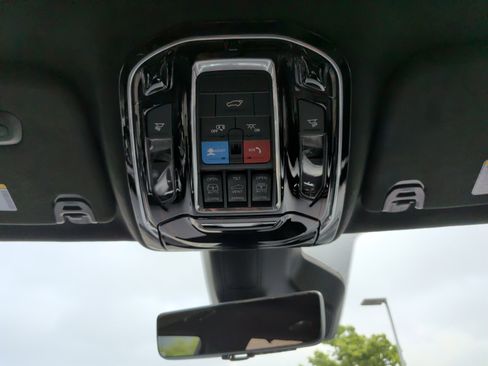 Used 2023 Jeep Grand Wagoneer Series III AWD/4WD image 30