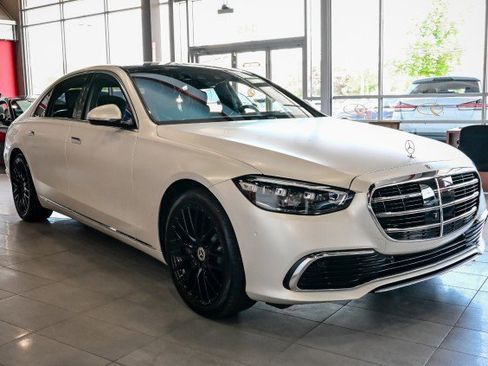 Used 2023 Mercedes-Benz S 580 4MATIC Sedan image 3