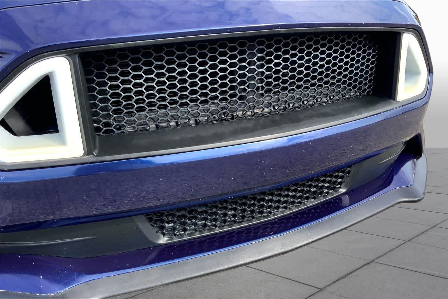 Used 2019 Ford Mustang GT w/ Black Accent Package RWD image 29