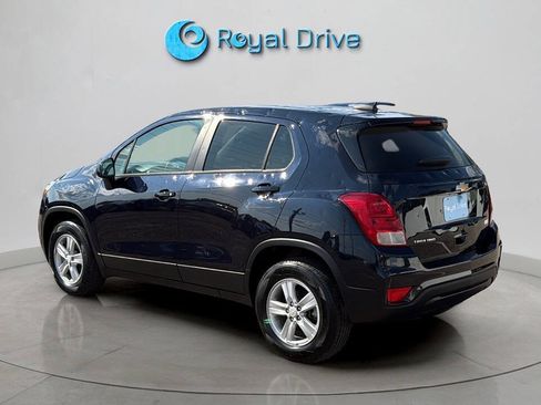 Used 2022 Chevrolet Trax LS w/ Tint and Cruise Package AWD/4WD image 4