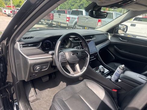 Used 2022 Jeep Grand Cherokee L Limited AWD/4WD image 17