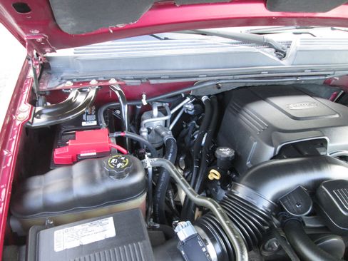 Used 2010 Chevrolet Suburban LTZ image 40