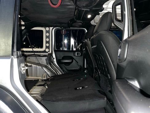 Used 2018 Jeep Wrangler Unlimited Rubicon image 19