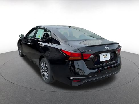Used 2025 Nissan Altima 2.5 SV image 11