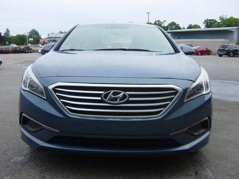 Used 2017 Hyundai Sonata SE image 2