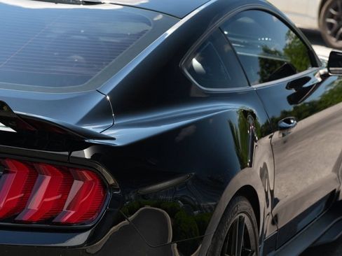 Used 2022 Ford Mustang Shelby GT500 w/ Technology Package RWD image 19