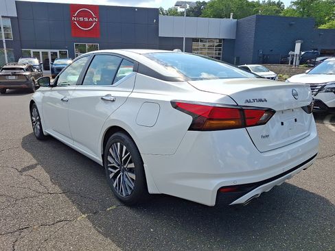 Certified 2024 Nissan Altima 2.5 SV w/ SV Premium Package FWD image 4