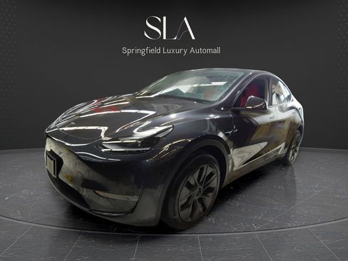 Used 2025 Tesla Model Y Long Range AWD/4WD image 4