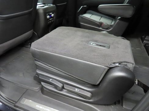 Used 2024 GMC Yukon XL Denali w/ Advanced Technology Package image 70