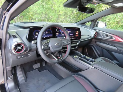 New 2025 Chevrolet Equinox EV RS w/ Convenience Package II AWD/4WD image 19