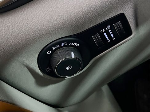 Used 2024 Jeep Compass Limited image 10