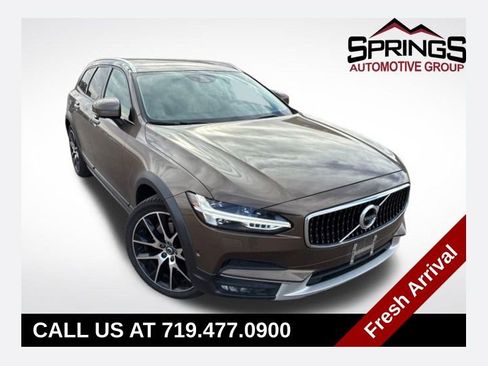 Used 2018 Volvo V90 T6 Cross Country w/ Convenience Package image 1