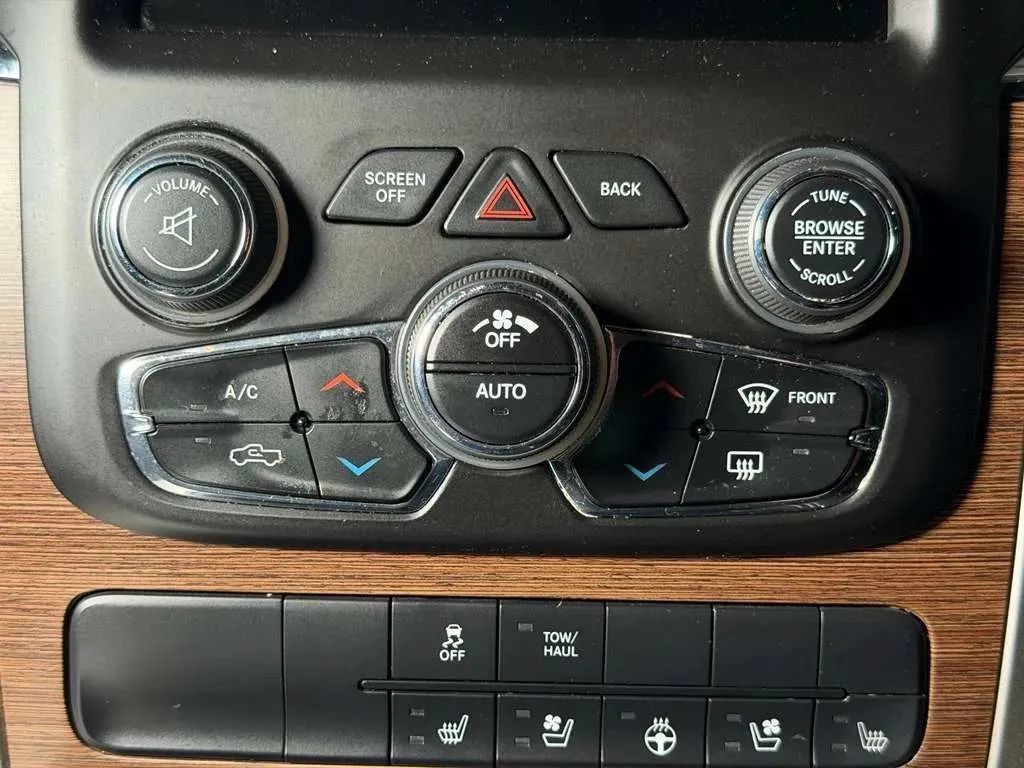Used 2014 RAM 1500 Laramie RWD image 31