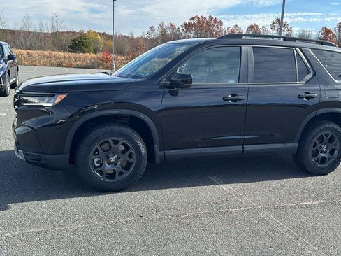 New 2025 Honda Pilot TrailSport image 13