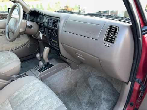 Used 2000 Toyota Tacoma 4x4 Regular Cab image 16