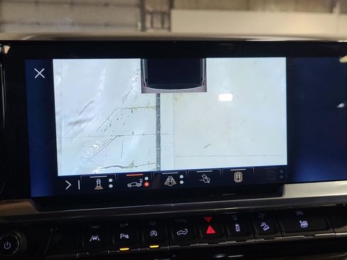 Used 2025 Chevrolet Silverado 1500 LTZ w/ LTZ Premium Package image 39