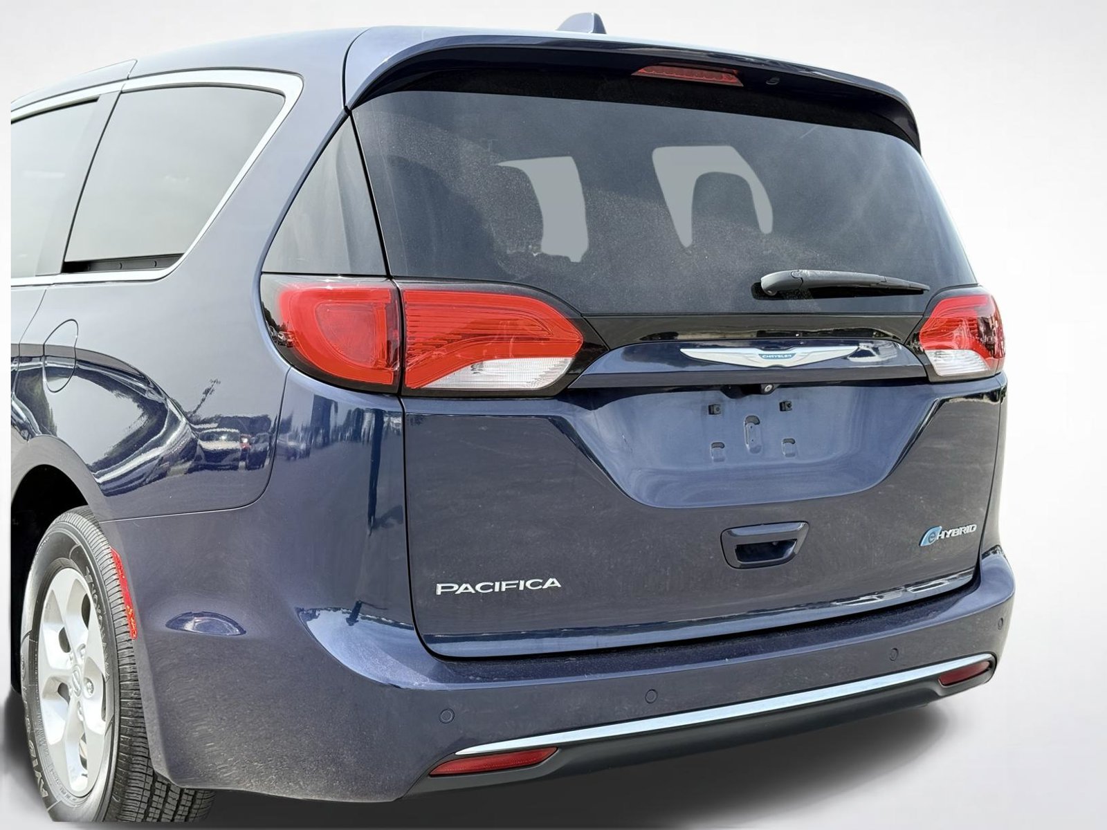 Used 2018 Chrysler Pacifica Touring Plus FWD image 3