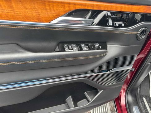 Used 2022 Jeep Grand Wagoneer Series III w/ Rear Seat Video Group 1 AWD/4WD image 23