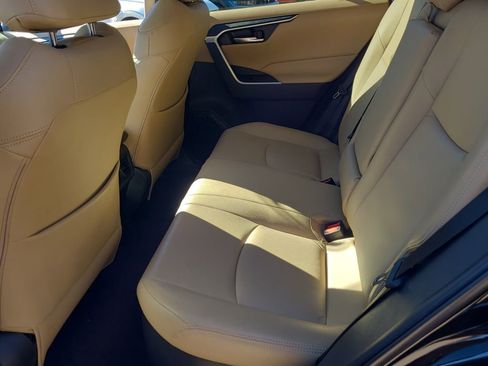 Used 2022 Toyota RAV4 XLE image 13