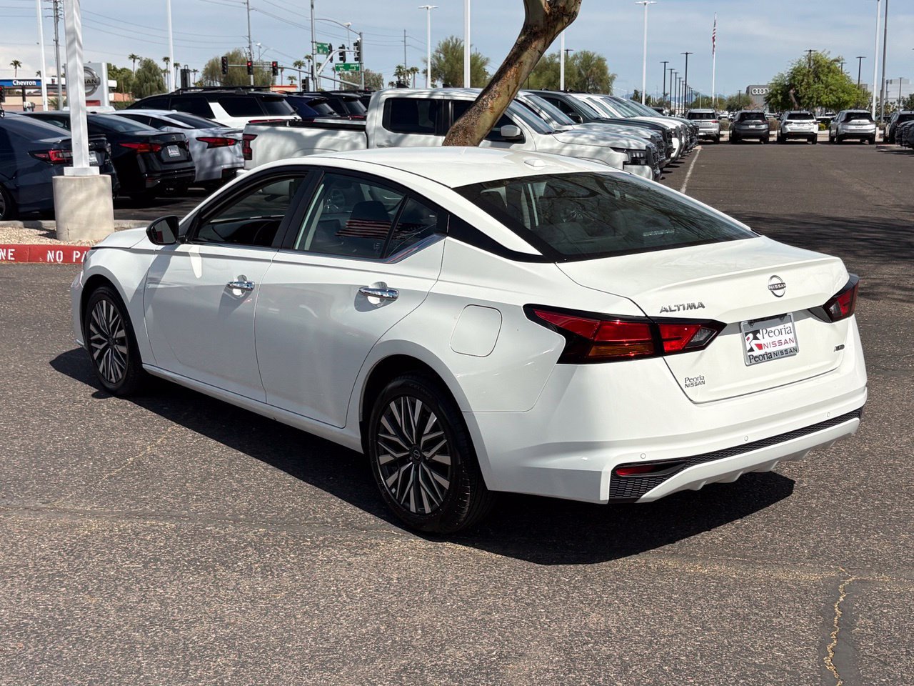 Certified 2025 Nissan Altima 2.5 SV AWD/4WD image 4