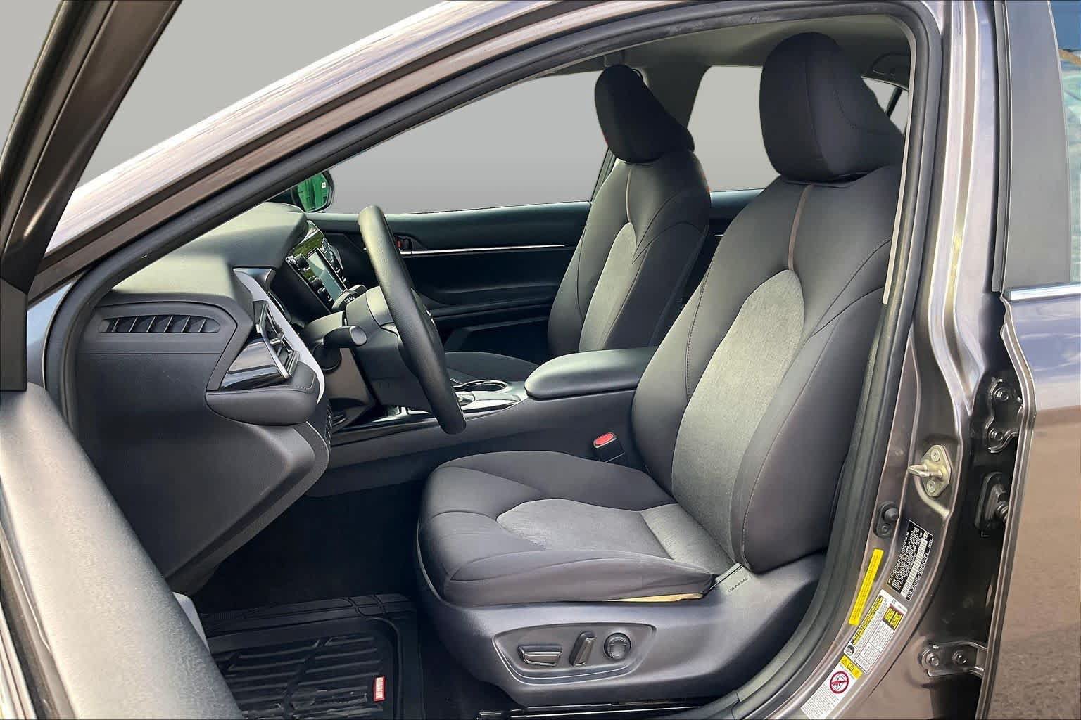 Used 2019 Toyota Camry LE FWD image 8