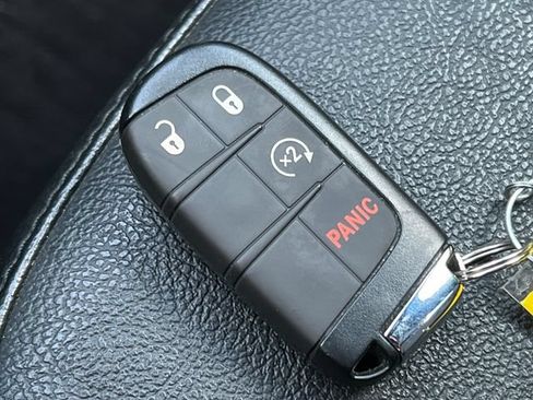 Used 2023 Jeep Compass Latitude w/ Sun and Sound Group AWD/4WD image 11