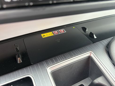 Used 2026 Toyota Sienna XLE FWD image 22