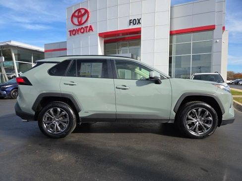Used 2022 Toyota RAV4 XLE Premium image 8