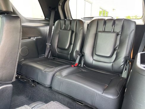 Used 2017 Ford Explorer XLT w/ Equipment Group 202A AWD/4WD image 32