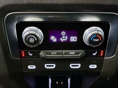 Used 2021 GMC Yukon Denali w/ Denali Premium Package AWD/4WD image 28