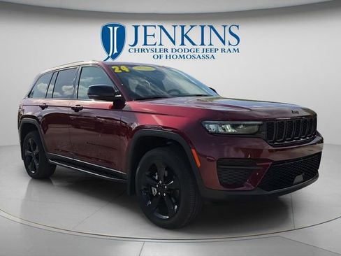 Used 2024 Jeep Grand Cherokee Altitude image 12