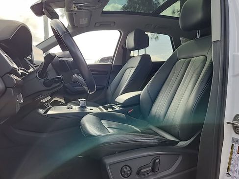 Used 2019 Audi Q5 2.0T Premium Plus w/ Premium Plus Package AWD/4WD image 2
